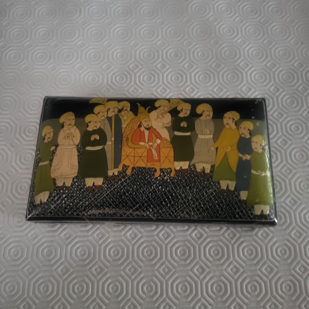 Handmade Kaahmir Papier Lacquer Lidded Box.